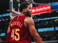 开云平台-太阳险胜马刺，米切尔扛起全队