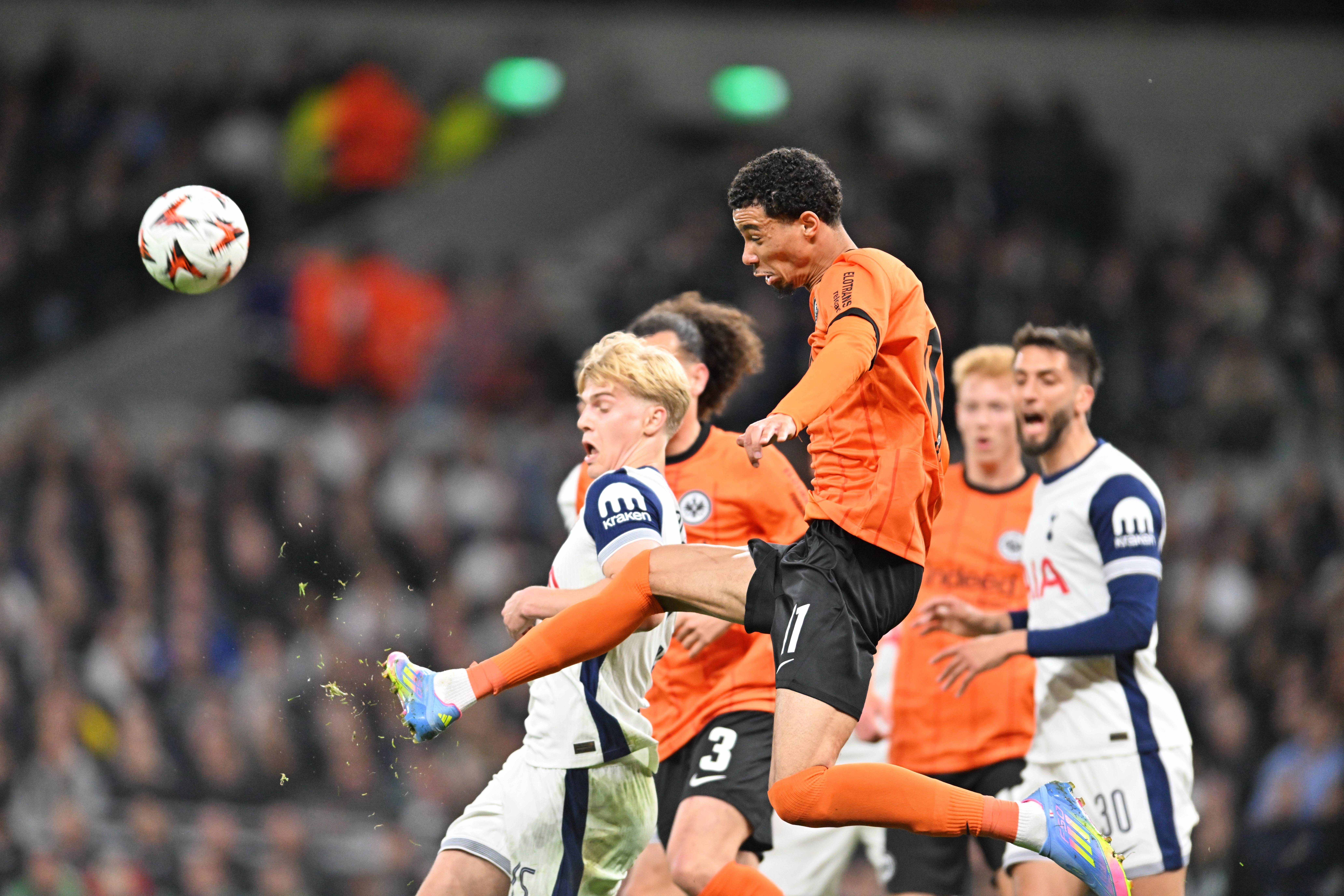 热刺主场不敌对手,球队连续比赛失利 热刺主场不敌对手,球队连续比赛失利