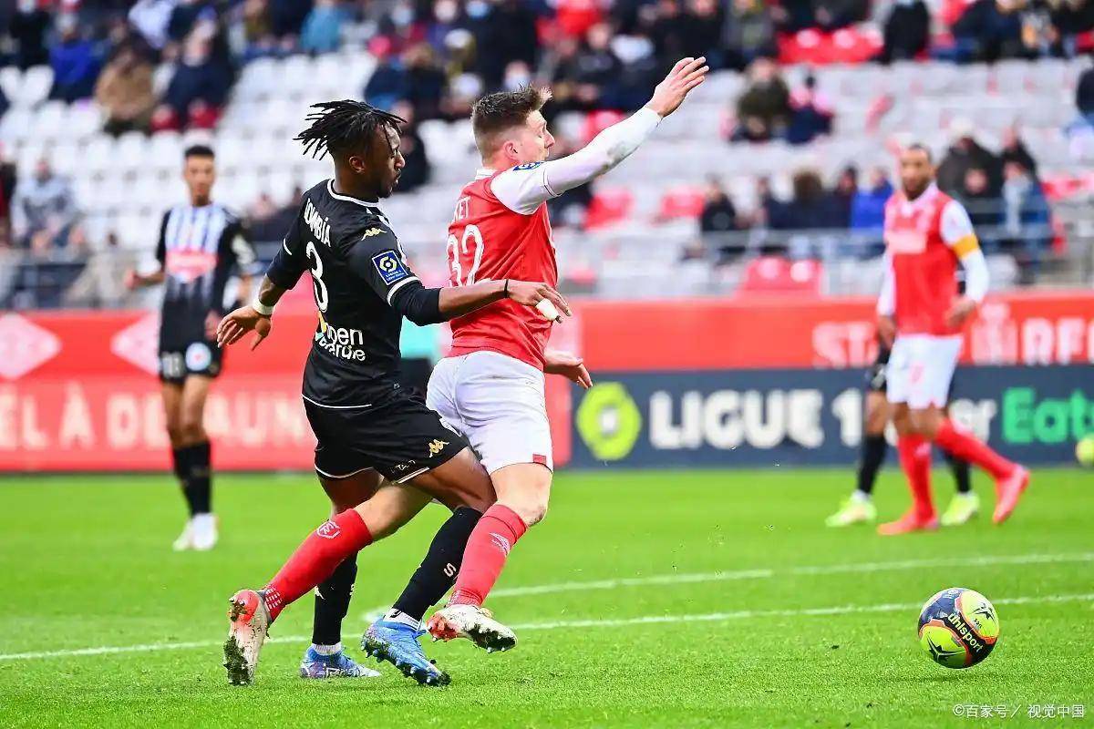 阿森纳完胜里昂，卡拉斯科带队取胜