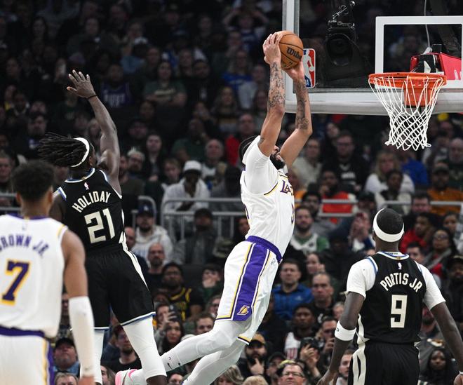 关于浙江队横扫魔术，詹姆斯刷新纪录的信息