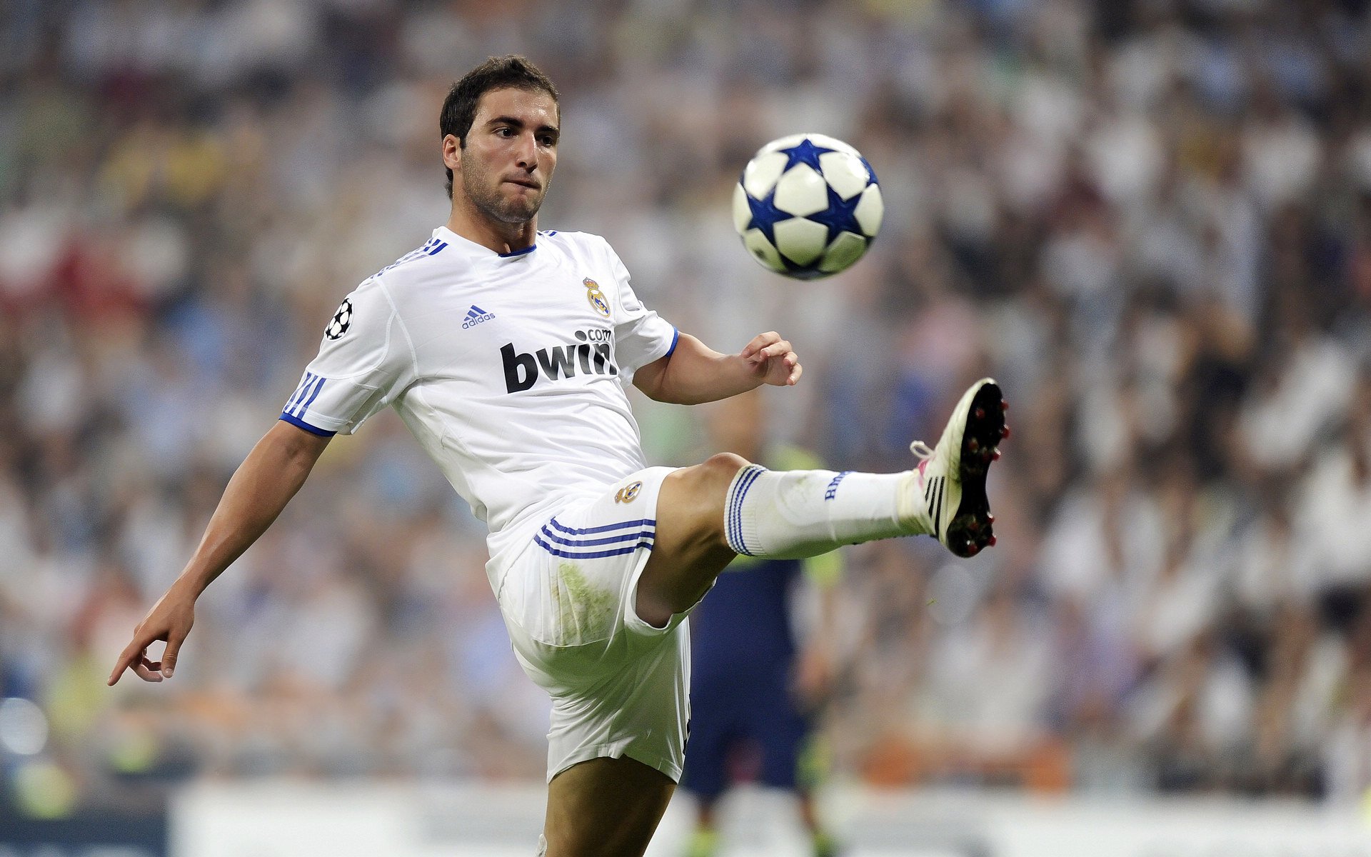 拉亚节奏的艺术，皇马如何在对阵里昂的夜晚完全掌控比赛脉搏